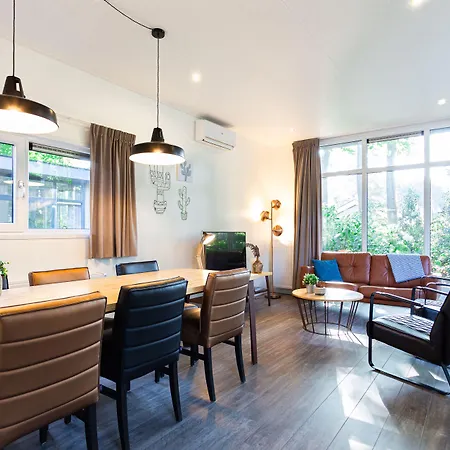 Landgoed De Scheleberg 假日公园 4*