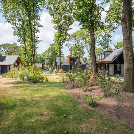 假日公园 Landgoed De Scheleberg 4*