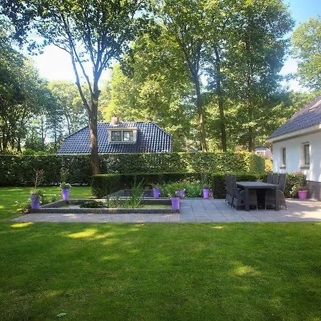 Landgoed De Scheleberg 假日公园 4*