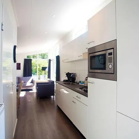 Landgoed De Scheleberg 假日公园 4*