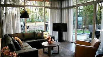假日公园 Landgoed De Scheleberg 4*