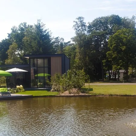 Landgoed De Scheleberg 假日公园 4*