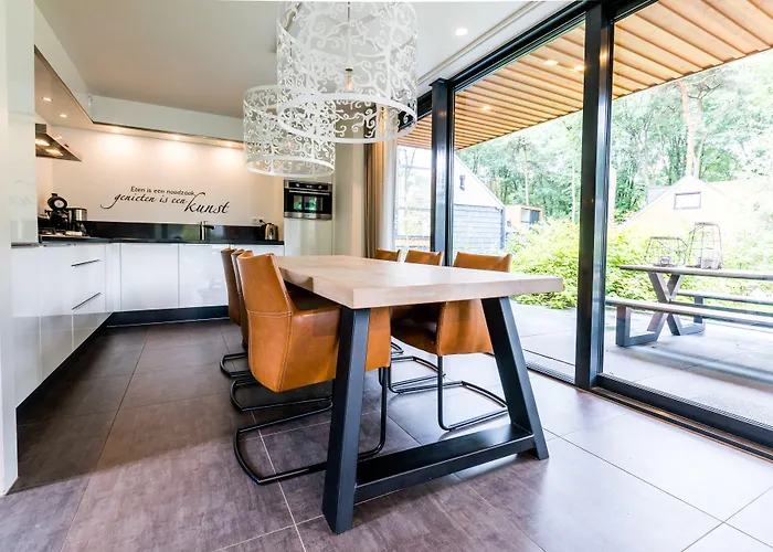 Landgoed De Scheleberg 4* ルンテレン