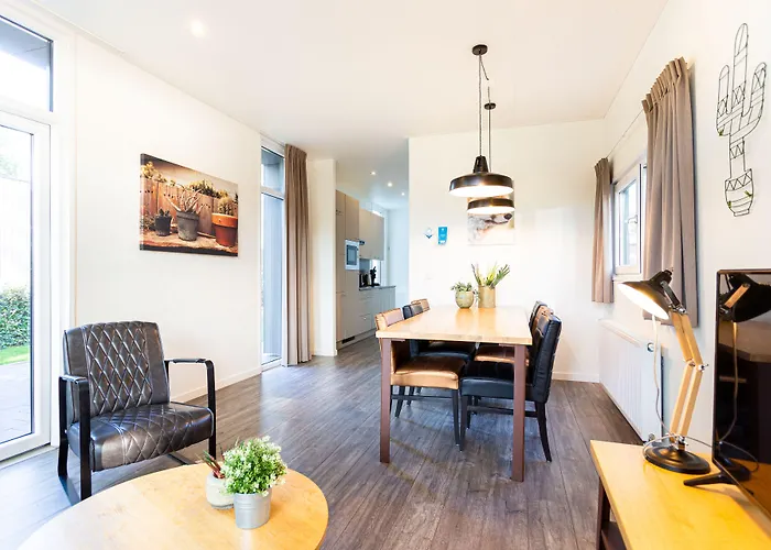 منتزه العطل Landgoed De Scheleberg 4*